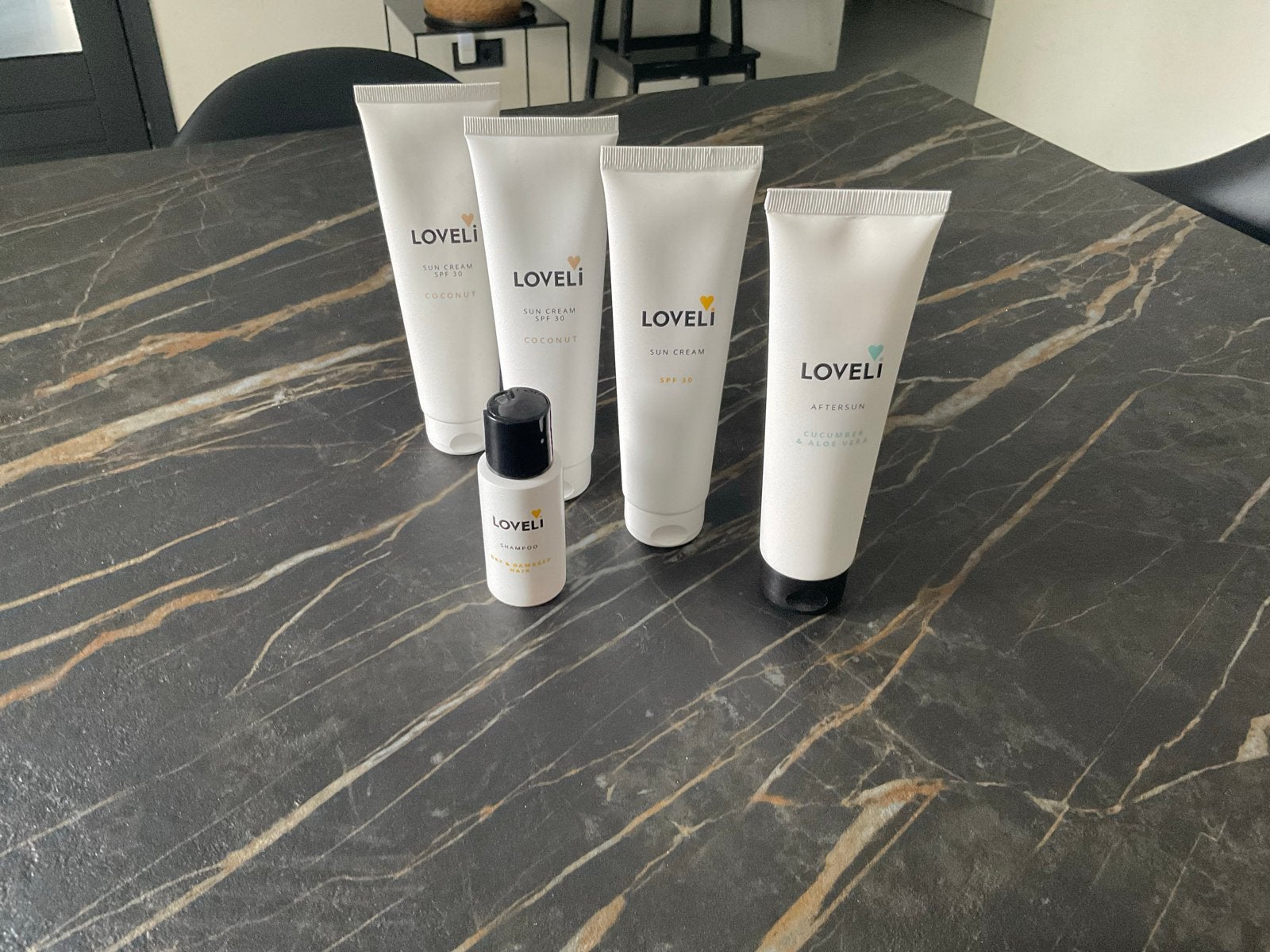 Loveli verzorgingsproducten: Zonnebrand, shampoo, bodylotion, Ophalen of Verzenden, Nieuw, Zonnebrand of After Sun