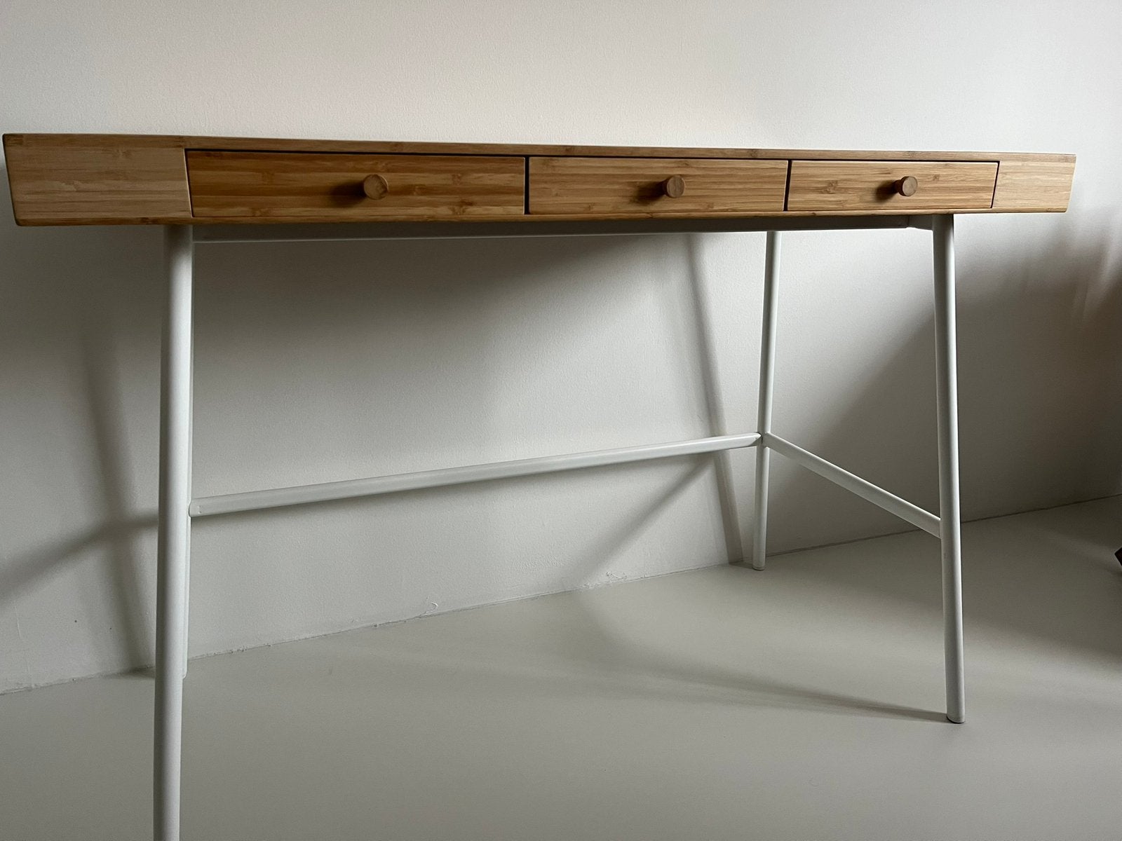 IKEA LILLÅSEN Bureau, bamboe, 102x49 cm, Huis en Inrichting, Bureaus, Ophalen, Gebruikt