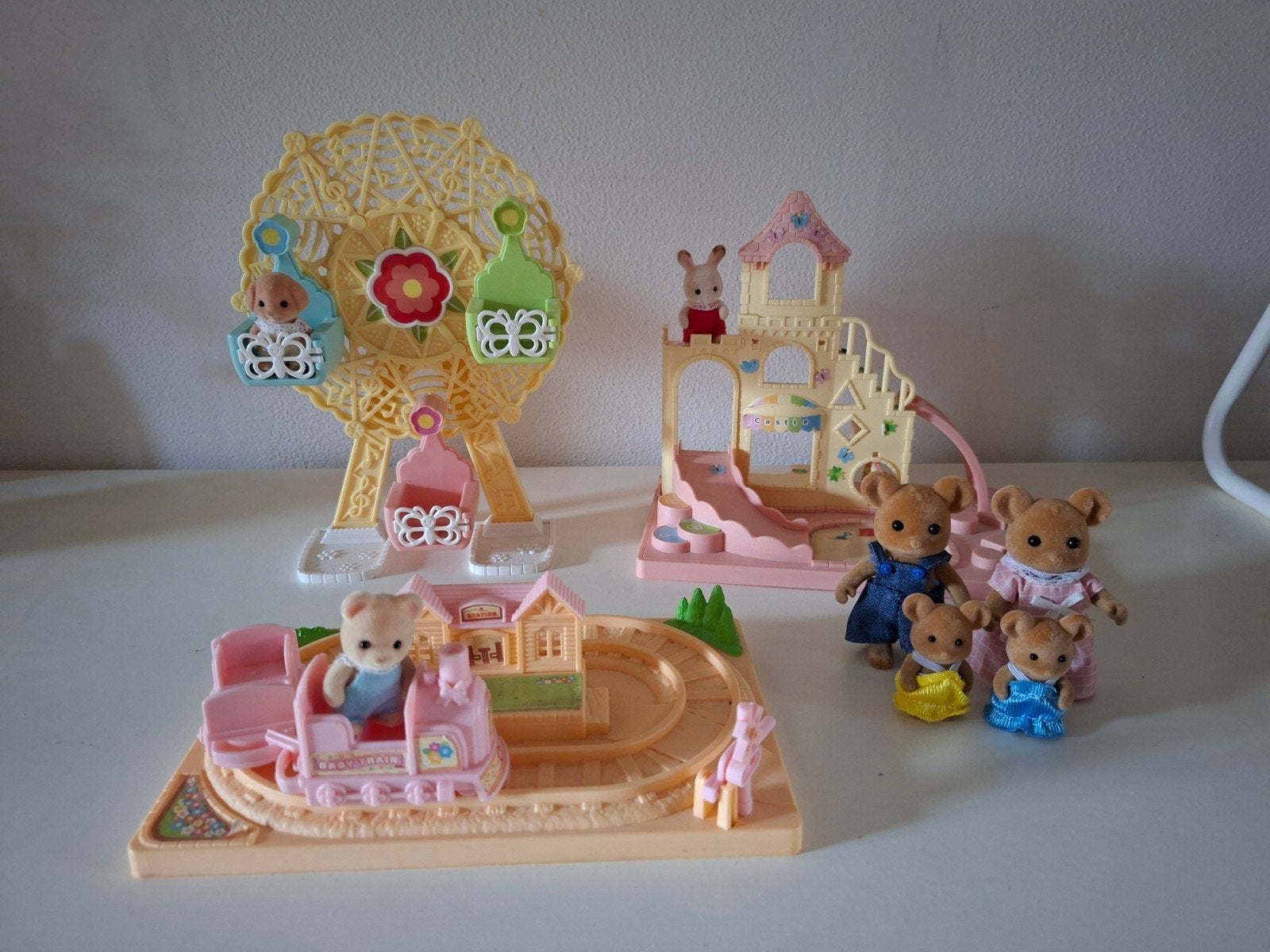Drie Sylvanian Families Speelsets met Vintage Forest Familie, Ophalen of Verzenden, Gebruikt, Overige typen