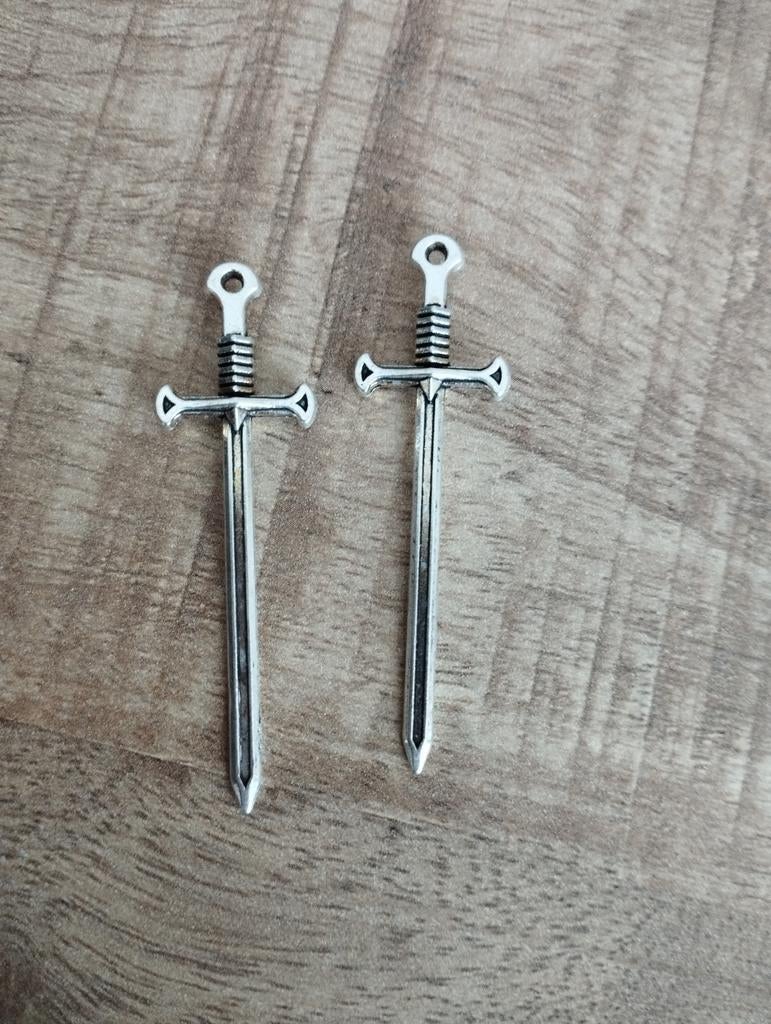 2 MOOIE ZWAARDEN VOOR POPPENHUIS 1:12, Verzamelen, Poppenhuizen en Toebehoren, Ophalen of Verzenden, Nieuw