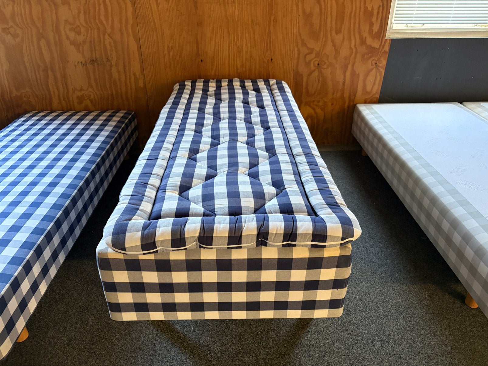 Div. Hästens 1-persoons bedden. Hastens outlet div. Maten, 90 cm, Tweepersoons, Ophalen of Verzenden, Zo goed als nieuw