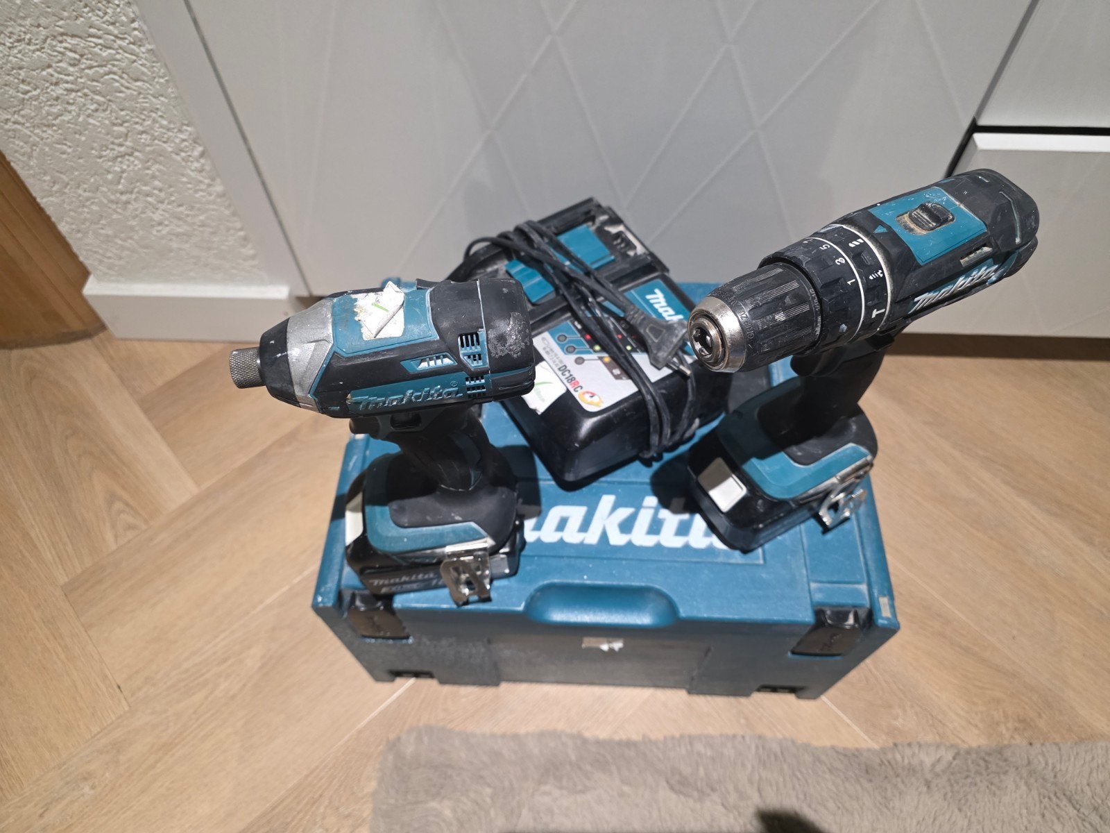 Makita 18V Accu Klopboor/Schroefmachine & Slagschroeven, Ophalen of Verzenden, Boor- en Schroefmachine, Variabele snelheid, Gebruikt