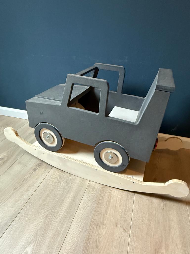 Handgemaakte hobbelauto tot 4 jaar, Ophalen, Zo goed als nieuw
