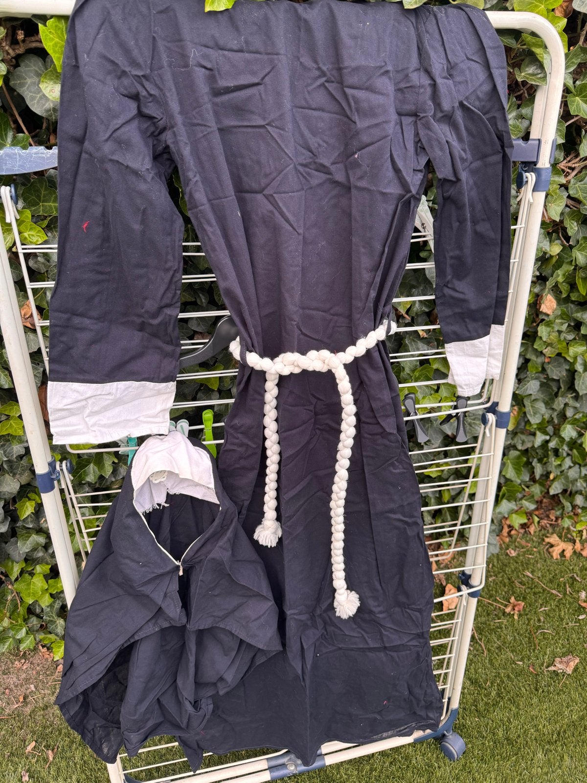 Nonnenjurk met touw en kap, Ophalen of Verzenden, Gebruikt, Pak of Jurk