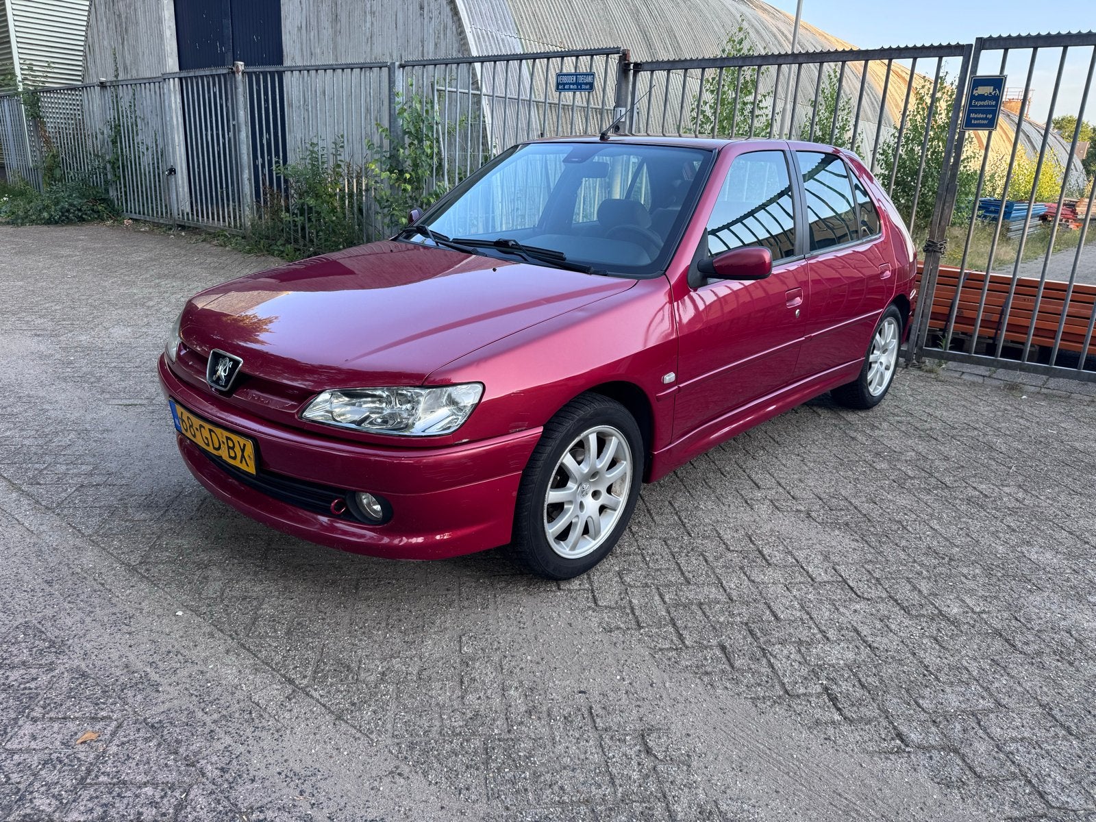 Peugeot 306 AUTOMAAT 5DRS AIRCO NAP APK, Auto's, Peugeot, 4 cilinders, 49 €/maand, Origineel Nederlands, 1100 kg