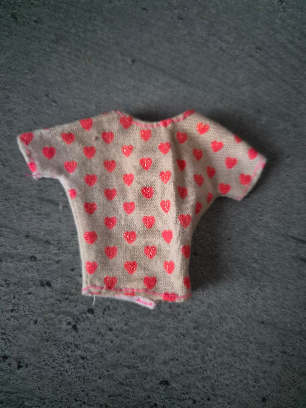 Verkleurd Barbie topje met hartjes, Ophalen of Verzenden, Gebruikt, Kleertjes