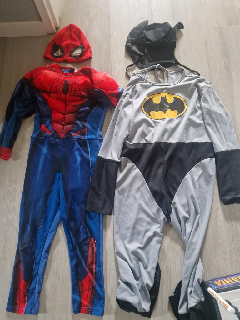 Spiderman en Batman pak, Kinderen en Baby's, Ophalen of Verzenden, 110 t/m 116, Jongen