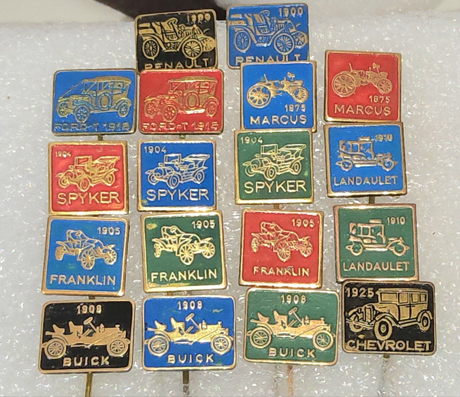 18 Speldjes Oude Auto's, Verzamelen, Ophalen of Verzenden, Gebruikt, Transport, Speldje of Pin