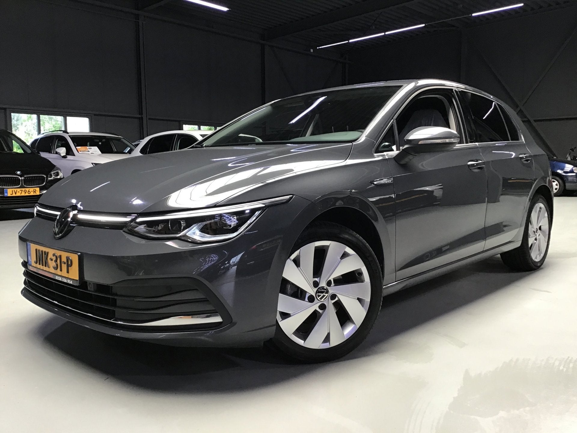 Volkswagen GOLF 1.5 eTSI R-Line I Massage I Dode Hoek I Carp, Auto's, Dealer onderhouden, 4 cilinders, 150 pk, Bedrijf