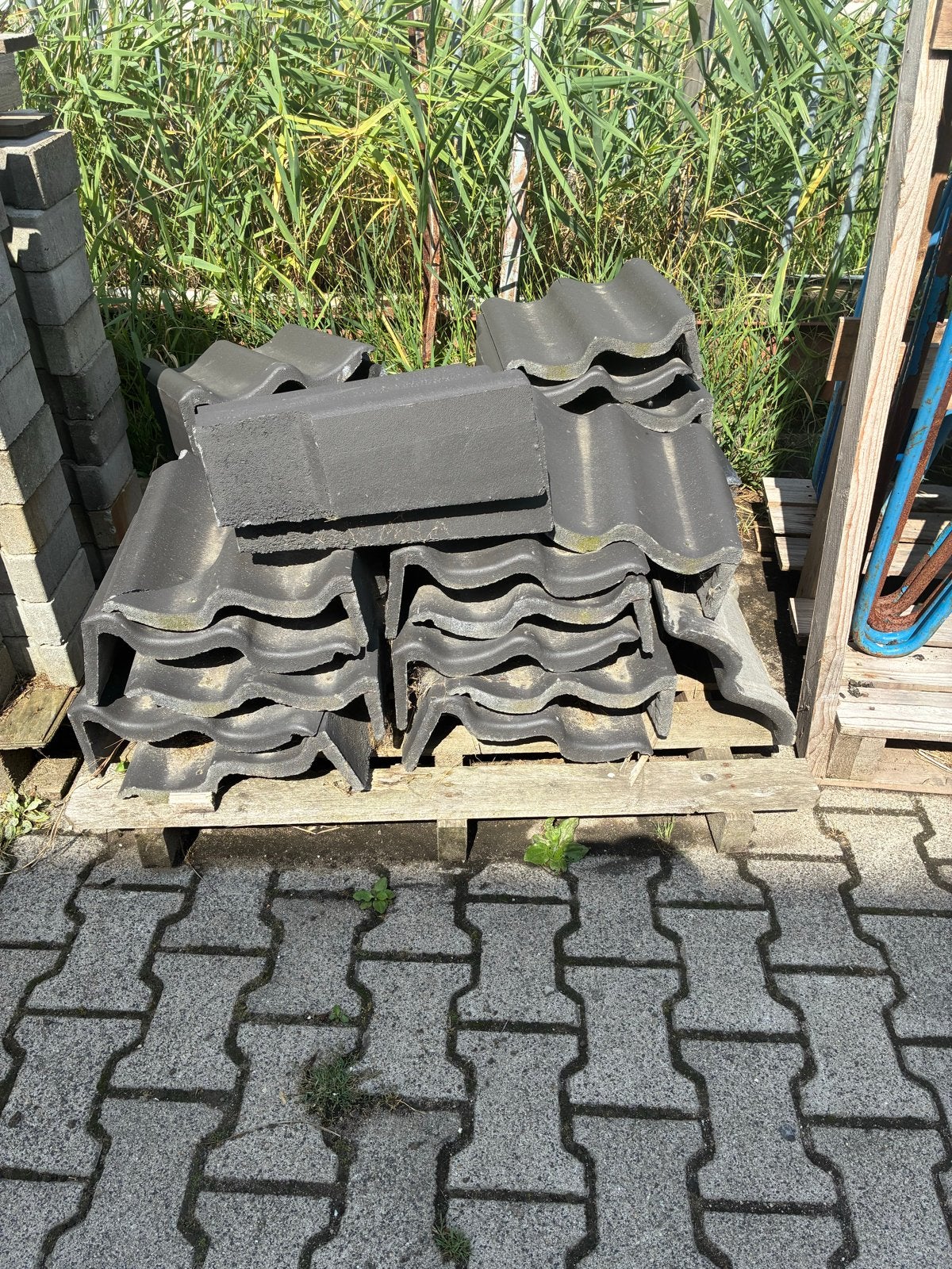 19x Gevel Dakpan Links - Gebruikt, Ophalen, Gebruikt, Steen of Klei, Zwart