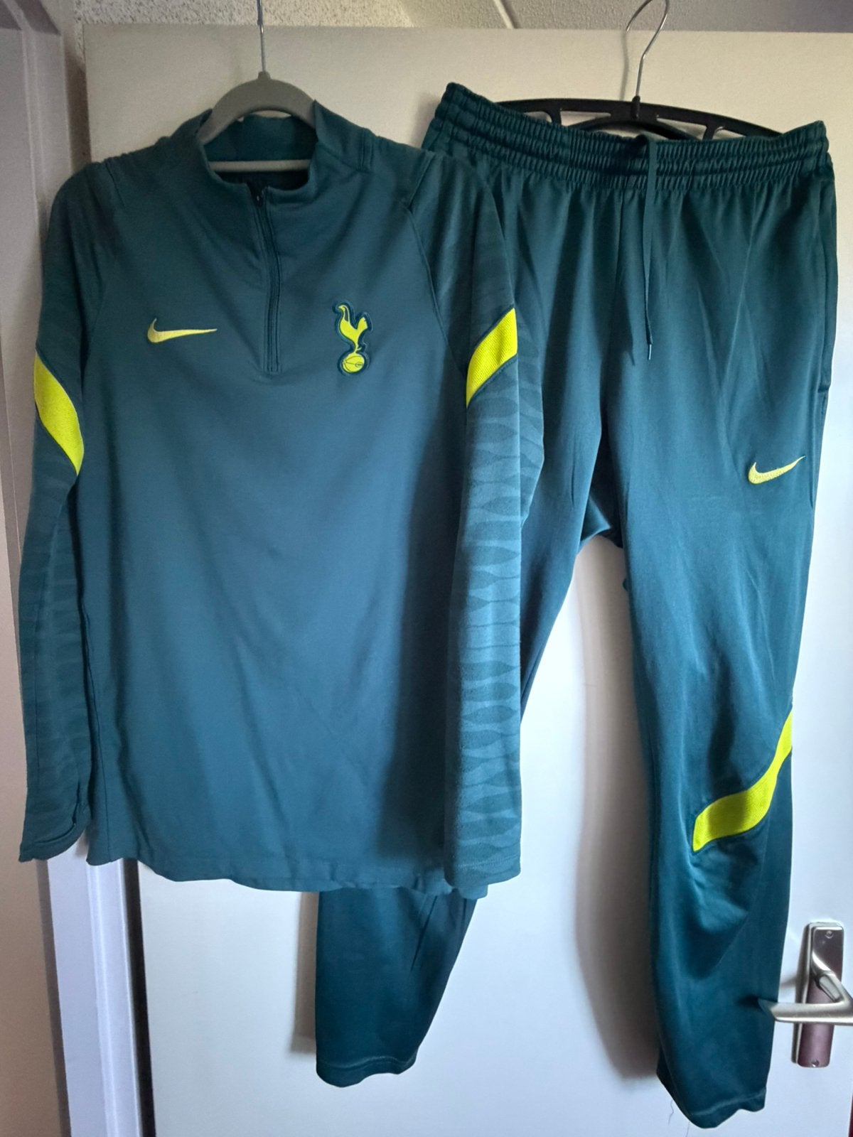Nike trainingspak mt S PSG, Liverpool, Real Madrid,Tottenham, Kleding | Heren, Ophalen of Verzenden, Zo goed als nieuw, Voetbal