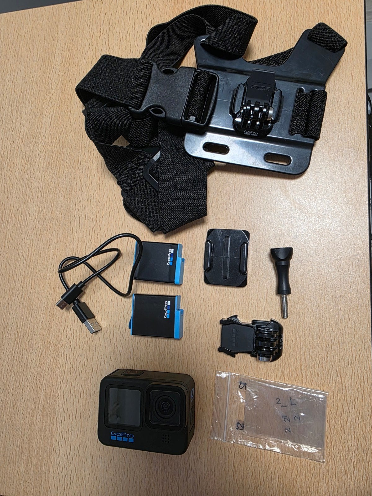 GoPro Hero 10 Black met accessoires en extra batterijen, Ophalen, Zo goed als nieuw, GoPro