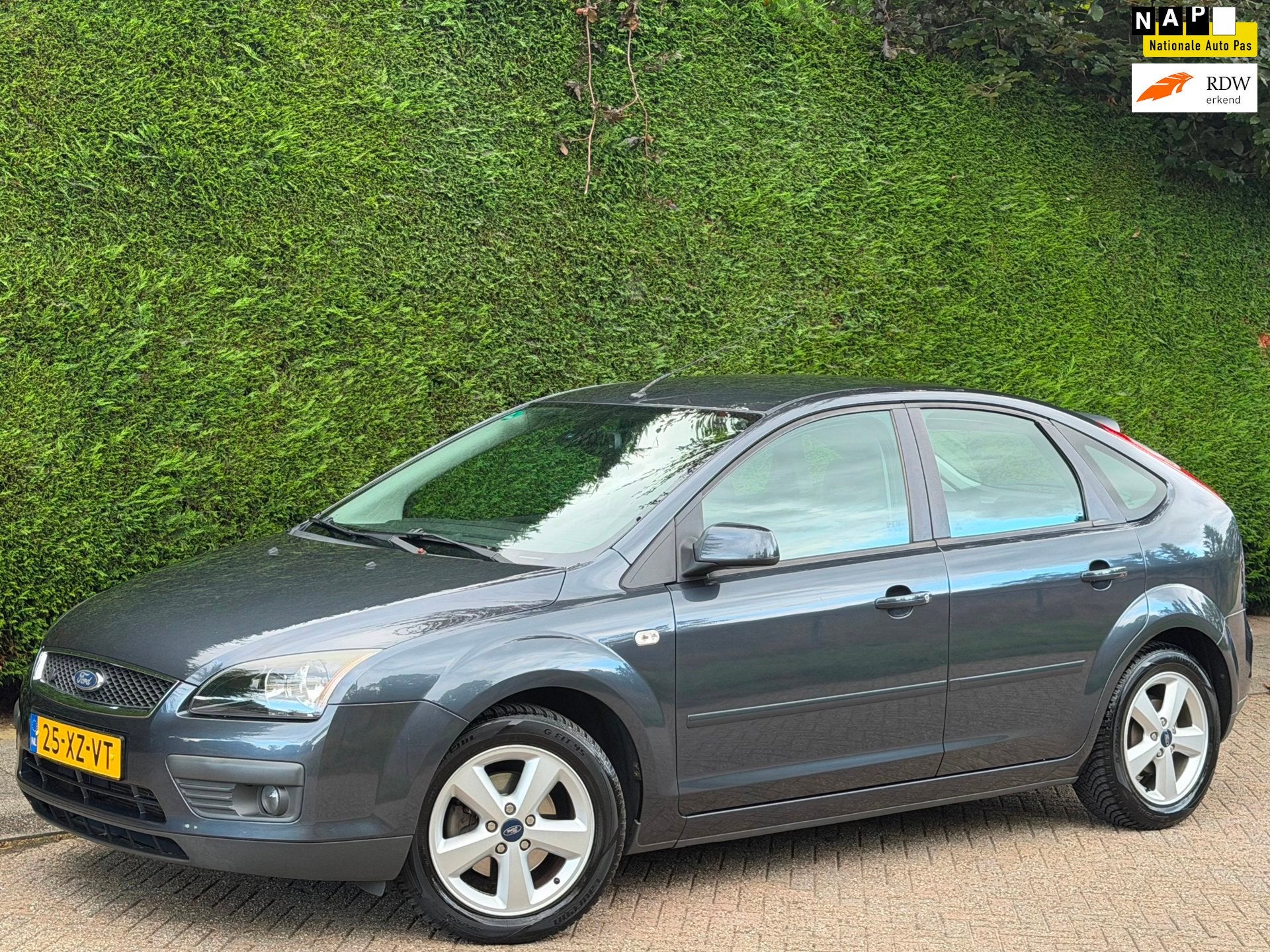 Ford Focus 1.8-16V AIRCO/PDC/LAGE KM/RIJDT GOED/APK 9-2027!, Parkeersensor, Gebruikt, Zwart, 4 cilinders