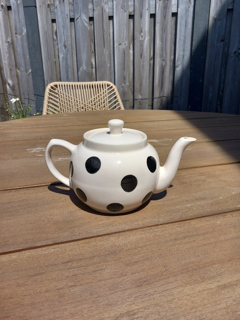 Theepot met stippen Sostrene Grene, Huis en Inrichting, Ophalen, Zo goed als nieuw, Overige stijlen, Overige typen