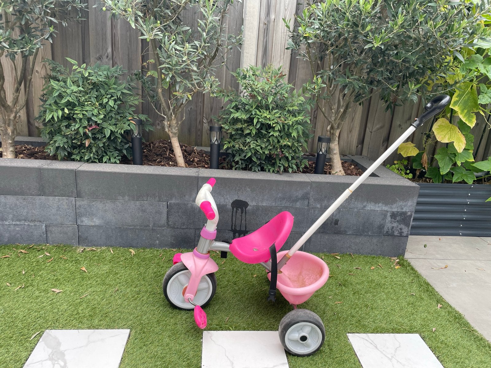 Roze driewieler met duwstang en kiepbakje, Ophalen, Gebruikt, Trapvoertuig