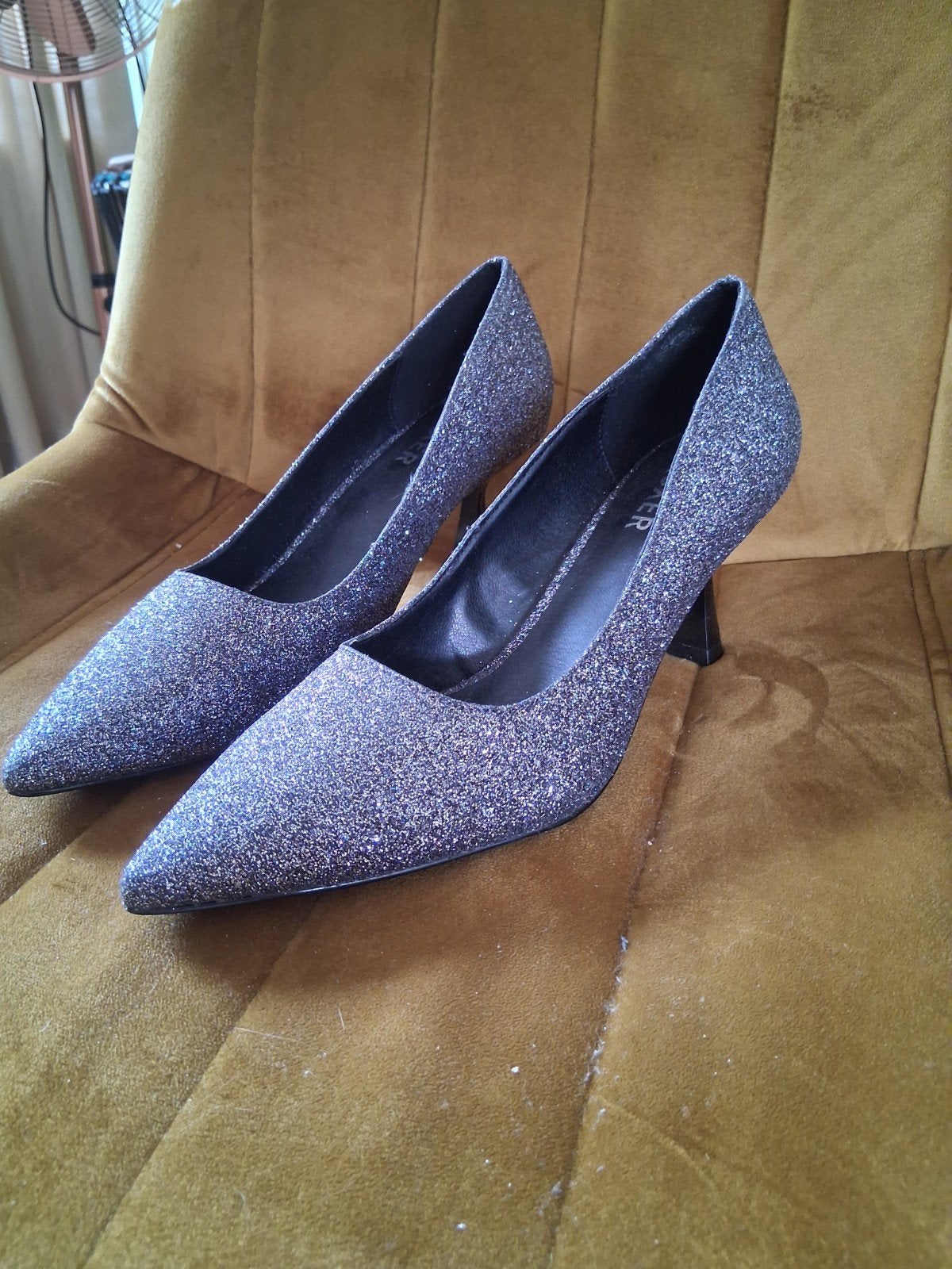 Nieuwe Bullboxer pumps maat 39 - Glitter zilver, Pumps, Overige kleuren, Nieuw, Ophalen of Verzenden