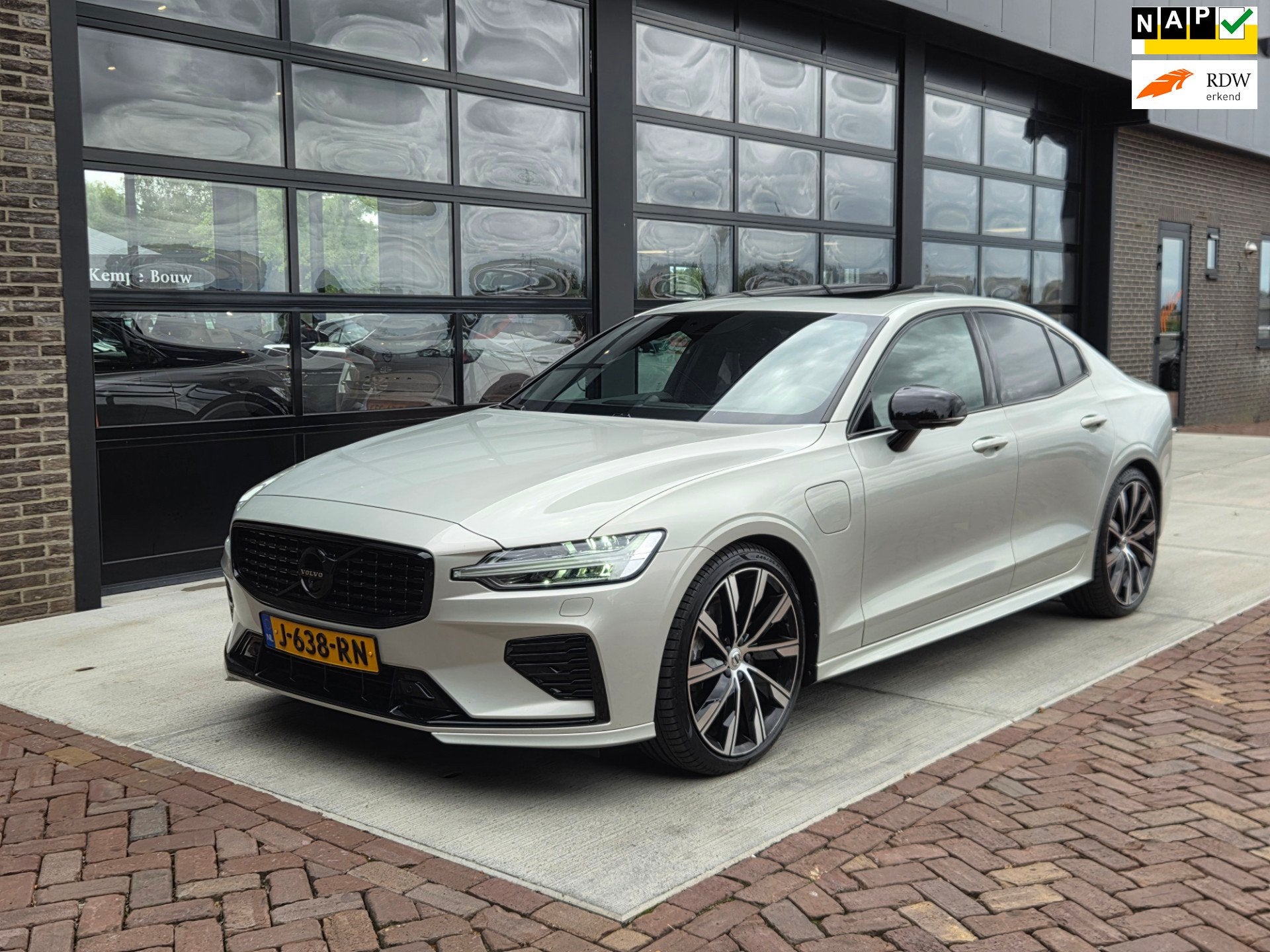 Volvo S60 2.0 Recharge T6 AWD R-Design | Panodak | B&W, Auto's, Volvo, Automaat, Gebruikt, Euro 6, 4 cilinders