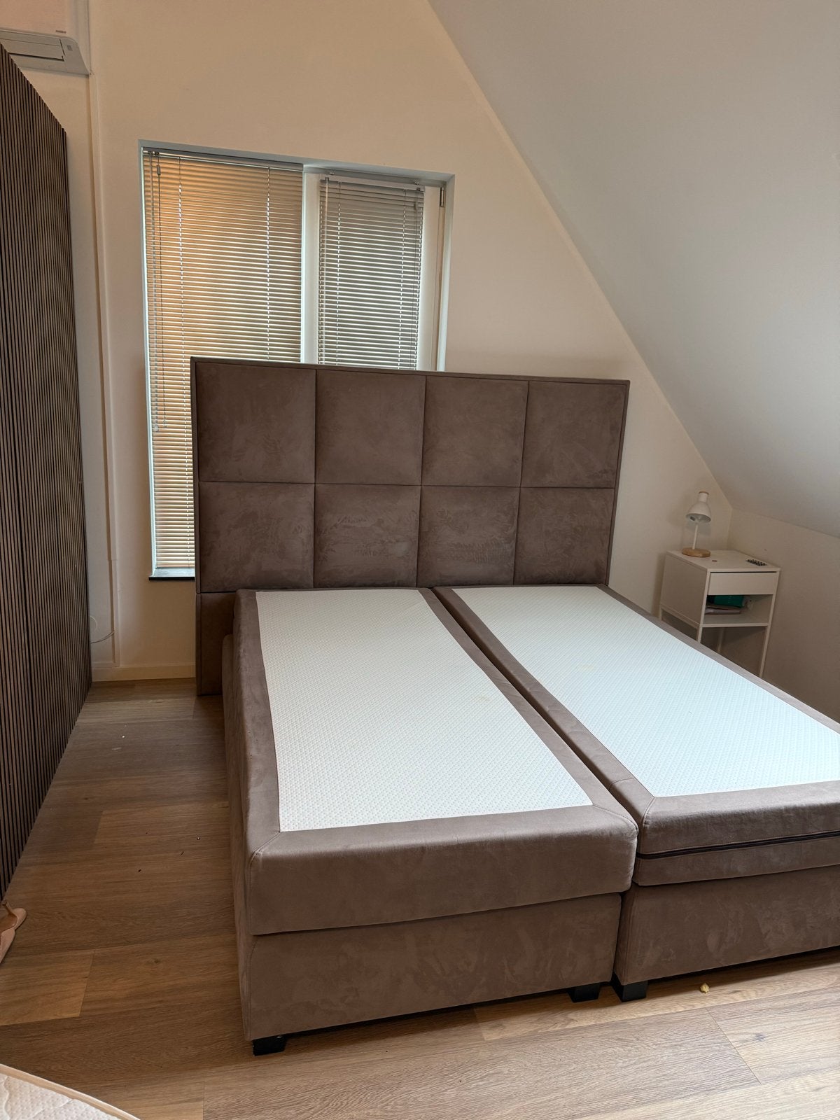 Tweepersoons boxspring met hoofdbord - Zo goed als nieuw, Ophalen, Bruin, Tweepersoons, Zo goed als nieuw