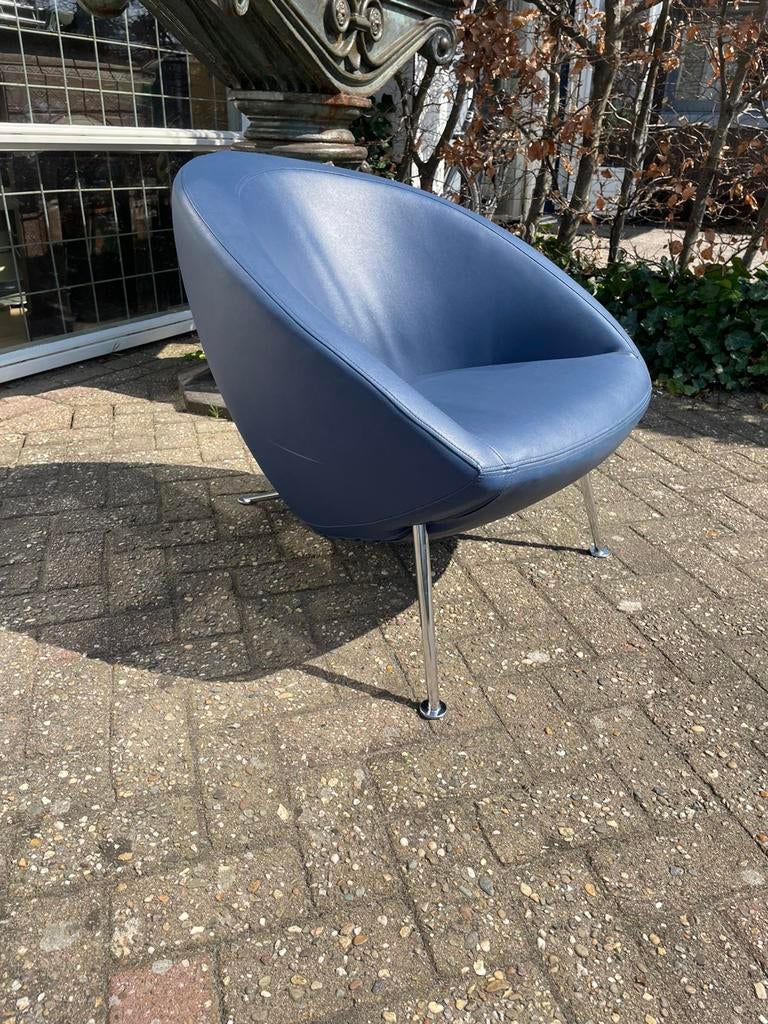 Artifort Hanna lounge faultuil, in kunstleder, Ophalen, Kunststof, Gebruikt, Blauw