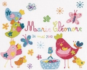 Borduurpakket Coloured hens first name sampler BK893, Hobby en Vrije tijd, ., Nieuw, Ophalen of Verzenden, .