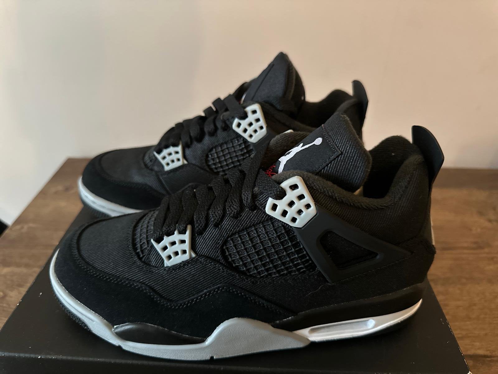 Air Jordan 4 Retro SE BLACK CANVAS maat 39, Ophalen, Nieuw, Sportschoenen, Zwart