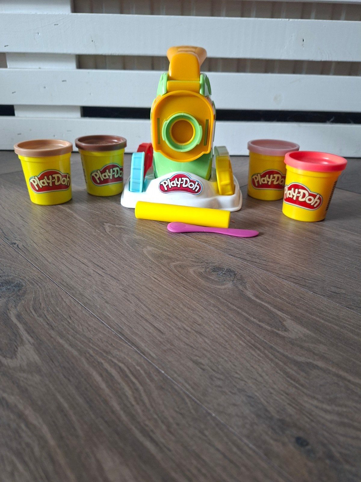 Play-Doh Klei Speelset met 5 Potjes Klei, Ophalen, Zo goed als nieuw, Jongen of Meisje