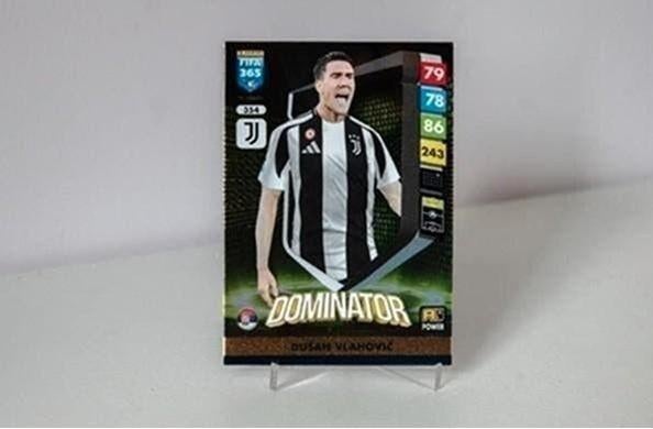 Fifa 365 Panini Trading Card Dominator Dusan Vlahovic, Ophalen of Verzenden, Zo goed als nieuw, Losse kaart