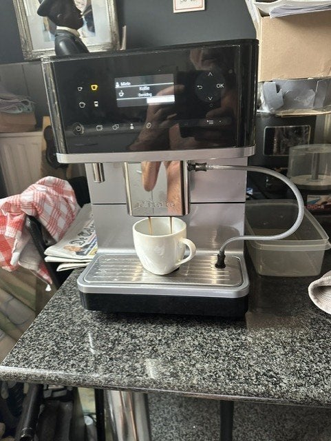 Miele cm6300, Witgoed en Apparatuur, Koffiemachine, Ophalen of Verzenden, Zo goed als nieuw, 2 tot 4 kopjes