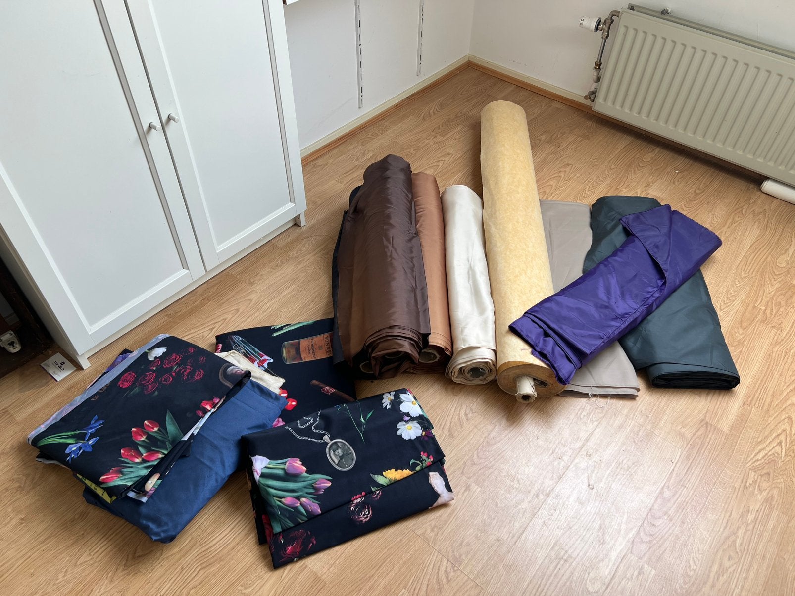 Te Koop : Lotje Verschillende Stoffen op Rol Zie Foto’s, Ophalen of Verzenden, Zo goed als nieuw, 200 cm of meer, 120 cm of meer