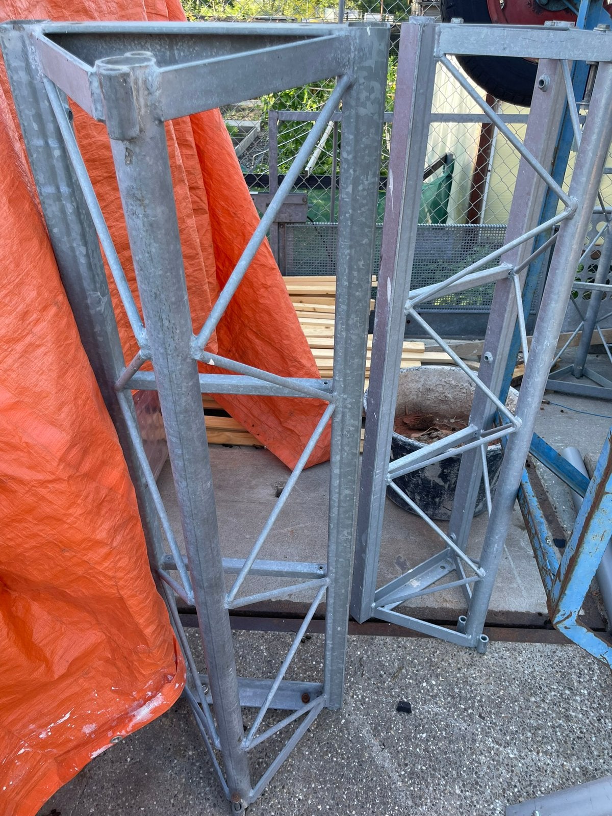 Verlengmast bouwlift, Ophalen