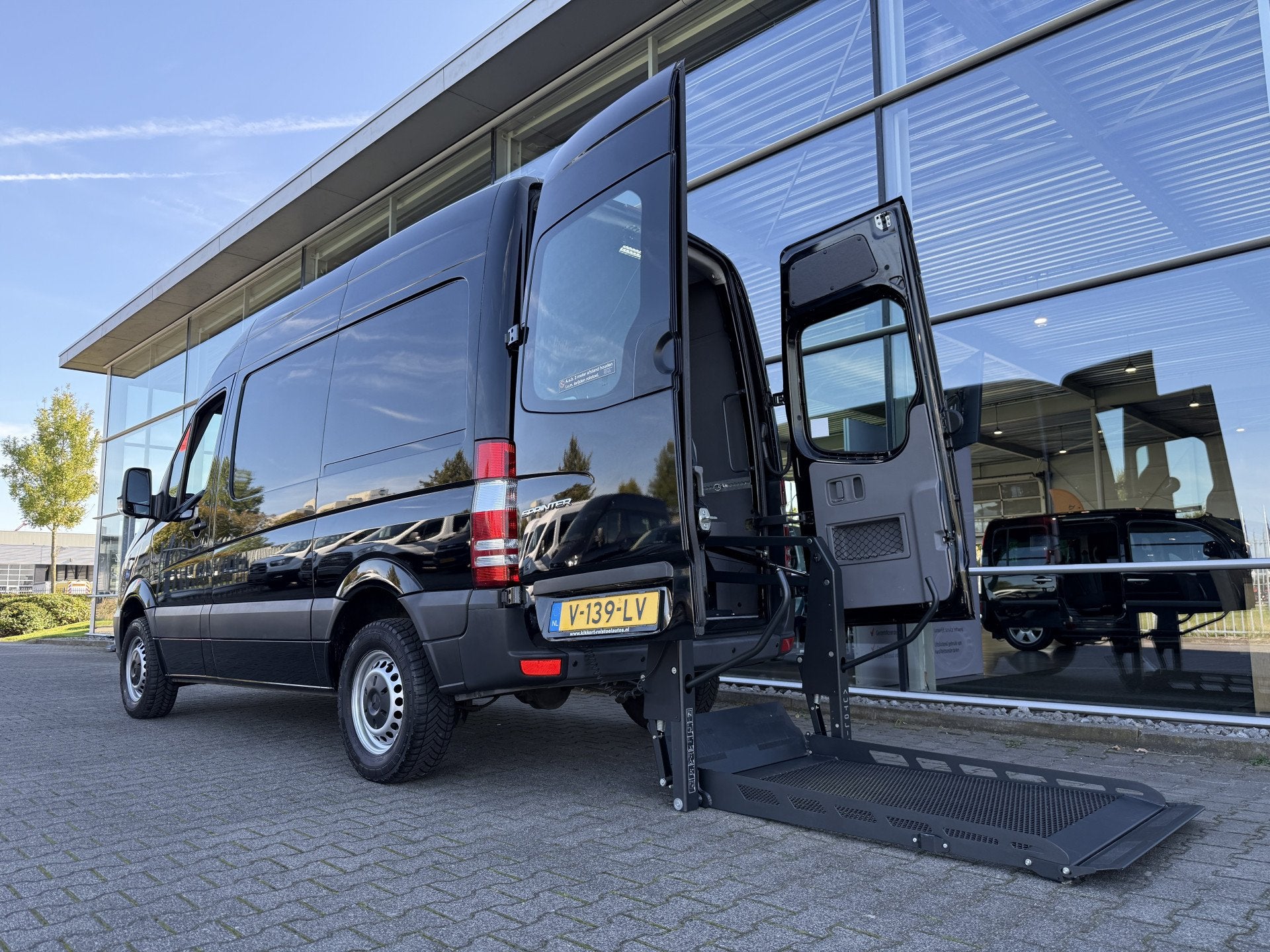 Mercedes-Benz Sprinter L1H2 Rolstoelbus 2+1 Side-To-Side 213, Auto's, Bestelauto's, 13 km/l, Euro 5, Gebruikt, Zwart