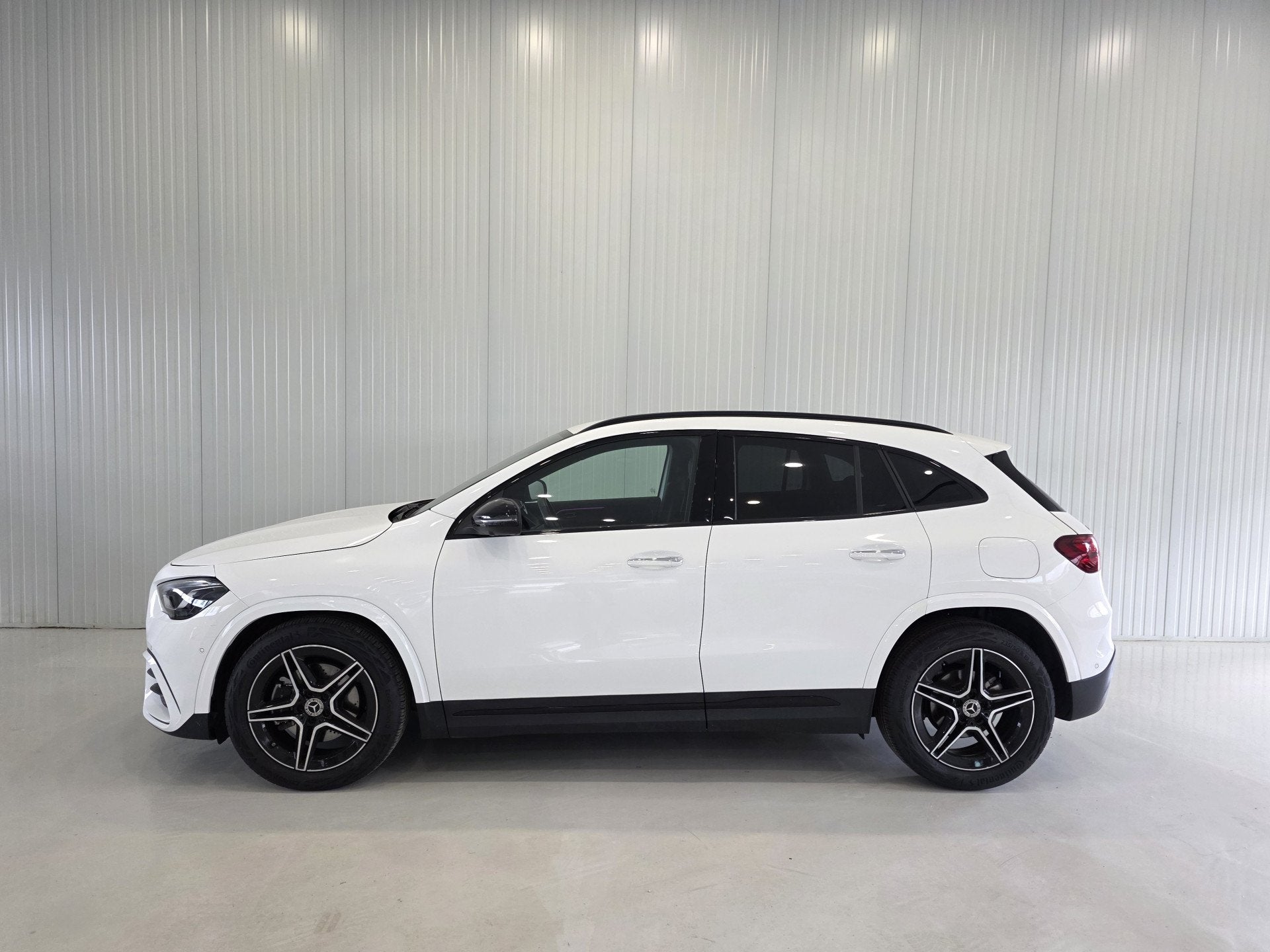 Mercedes-Benz GLA 200 AMG Line |CAMERA|CARPLAY|Sfeerverlicht, Auto's, Dealer onderhouden, Wit, Bedrijf, 165 pk