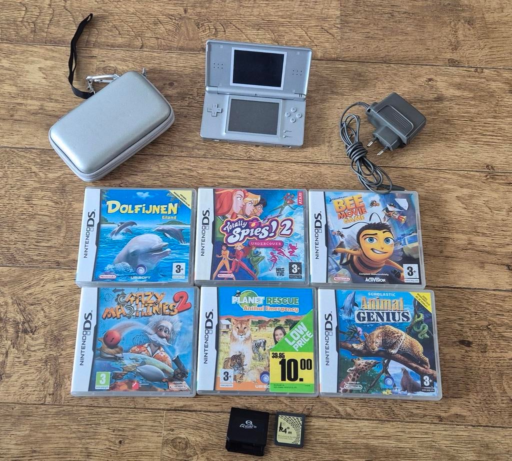 Zilverkleurige Nintendo DS Lite met spelletjes & accessoires, Spelcomputers en Games, Spelcomputers | Nintendo DS, Gebruikt, Ophalen of Verzenden