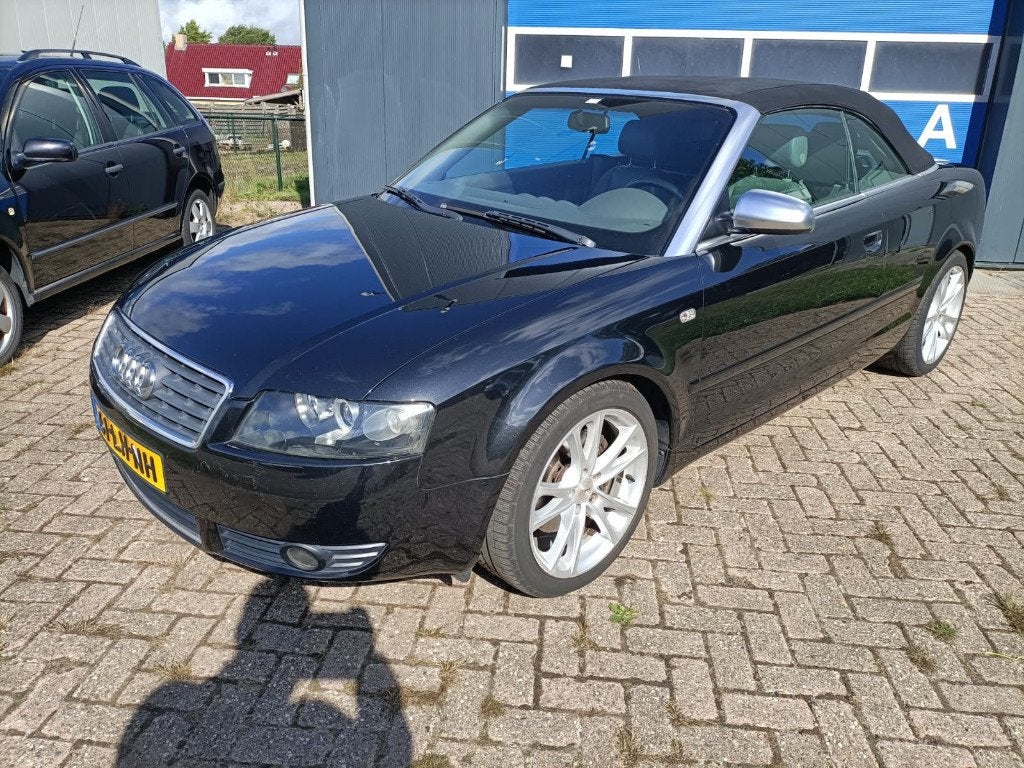 Audi A4 2.4 V6 125KW Cabrio 2003 Zwart handgeschakeld., Auto's, Audi, Voorwielaandrijving, Cabriolet, 4 stoelen, A4