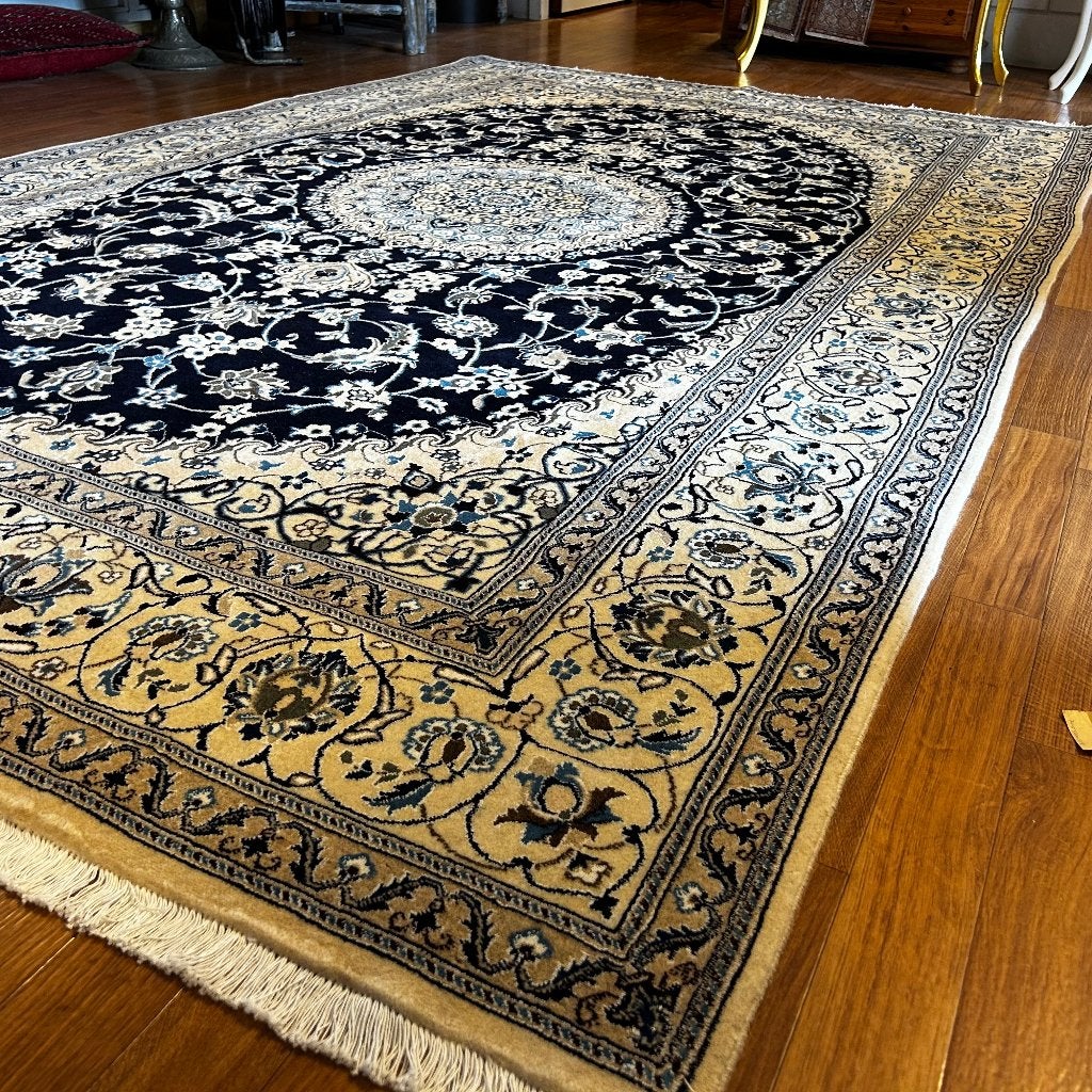 perzisch tapijt nain met zijde – 305 x 195 cm – vloerkleed, TTM Wonen, Meubels – (Perzische) Tapijten en Woonaccessoires, Taag 63, 2491 CS, Den Haag (Forepark)