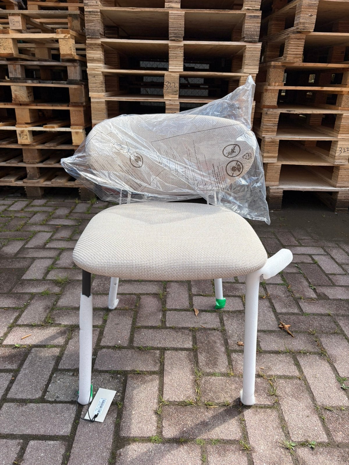 WOOD Kjeld Dining Chair - Gloednieuw 2x, Ophalen of Verzenden, Zo goed als nieuw, Bruin, Eén