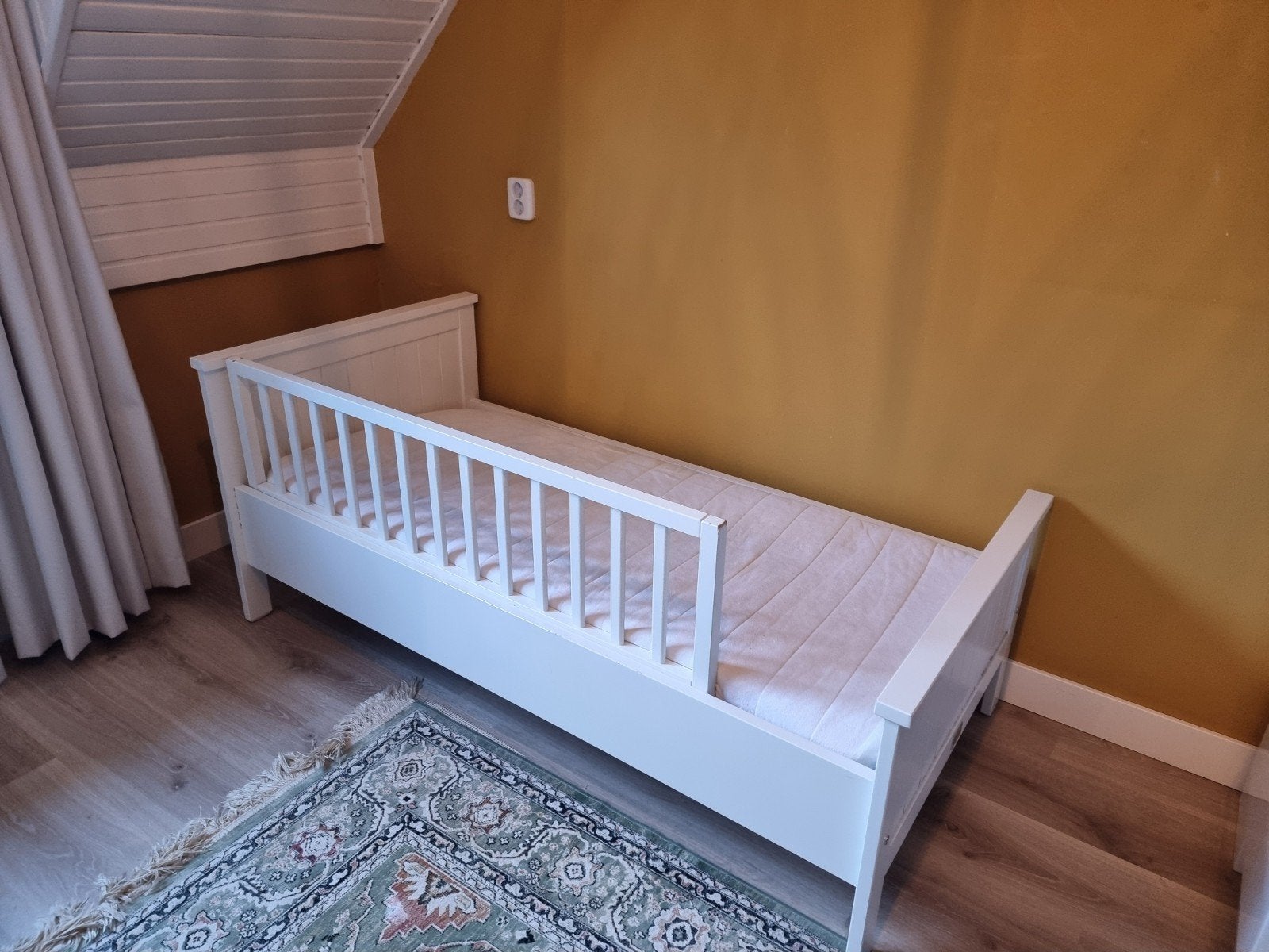 Erg leuk kleuterbed/juniorbed 🤩, Kinderen en Baby's, Kinderkamer | Bedden, Gebruikt, 70 tot 85 cm, Minder dan 140 cm, Ophalen