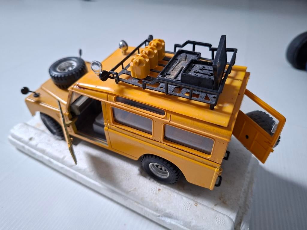 Burago Land Rover Camel Trophy schaalmodel, Ophalen of Verzenden, Gebruikt, Auto, Bburago