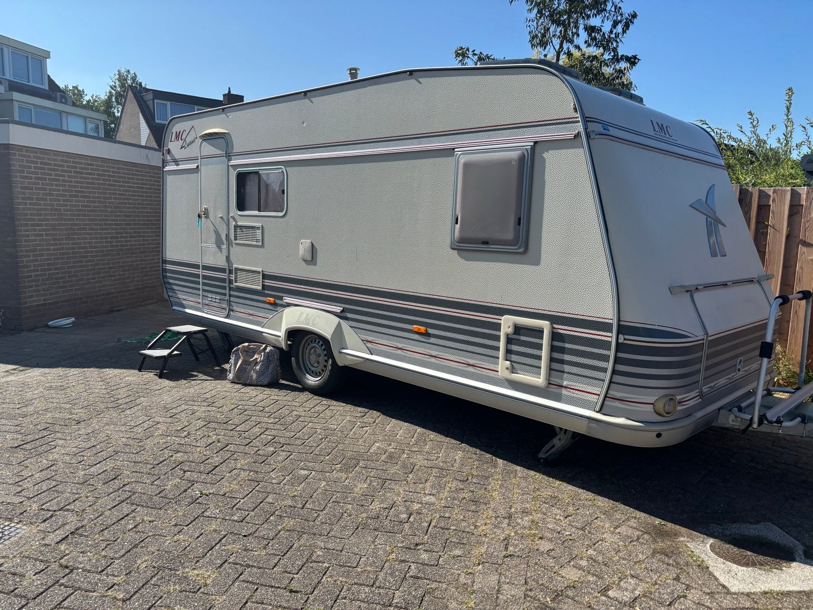LMC luxus 530k met stapelbedden voortent en luifel, Caravans en Kamperen, Treinzit, Particulier, 5 tot 6 meter, 1000 - 1250 kg