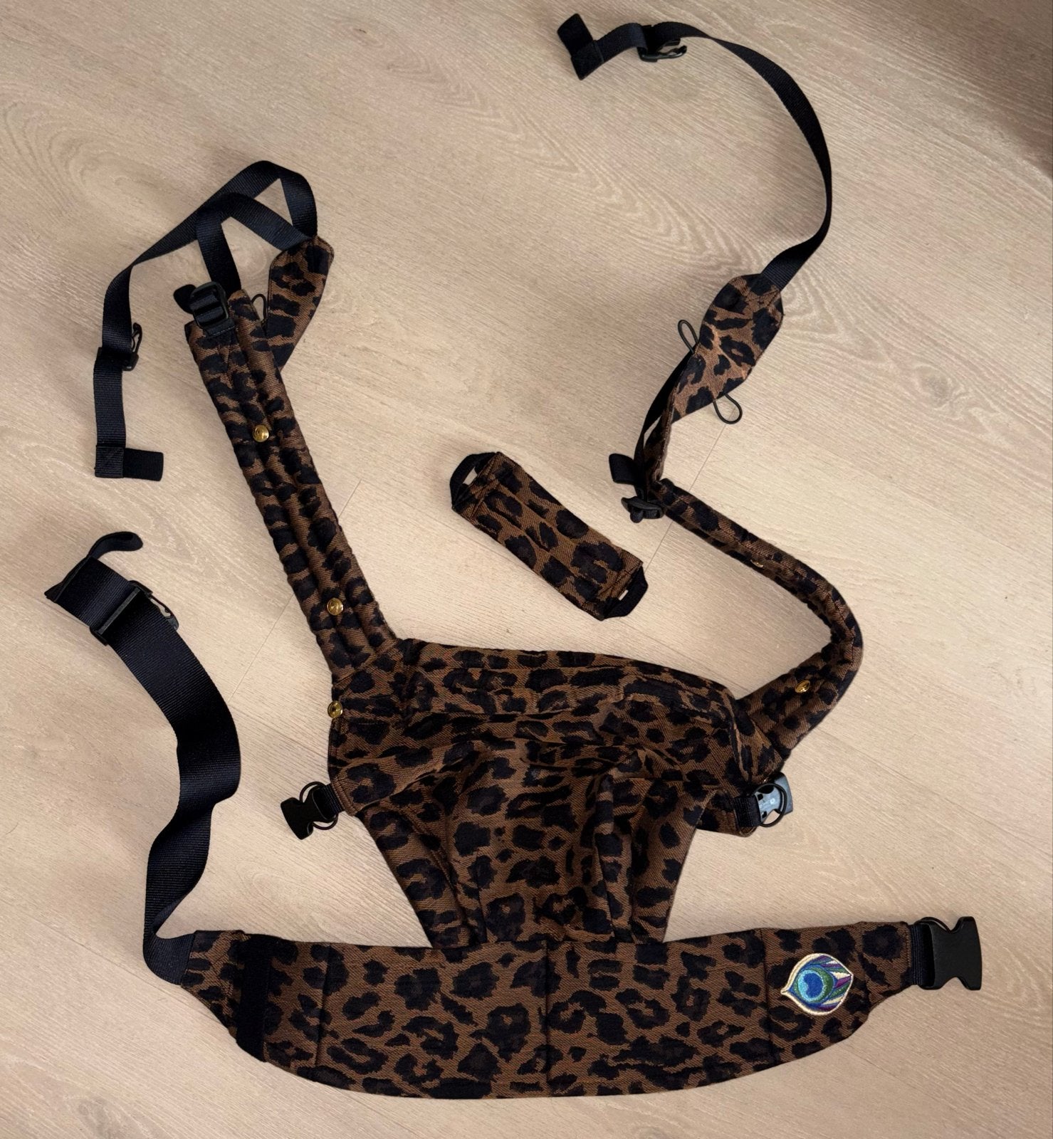 Artipoppe Draagzak Leopard - Zo goed als nieuw, Kinderen en Baby's, Overige merken, Buik of Rug, Ophalen of Verzenden, Zo goed als nieuw