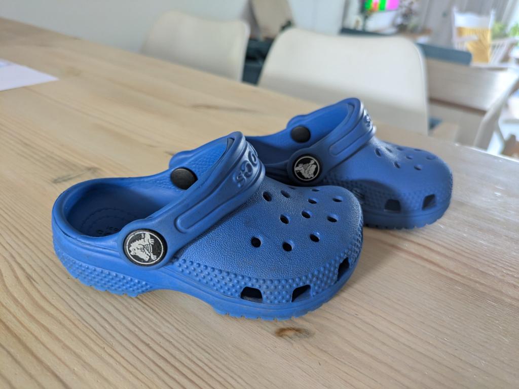 Blauwe Crocs maat 20-21 (C5) voor peuters, Crocs, Jongen of Meisje, Schoenen, Ophalen of Verzenden