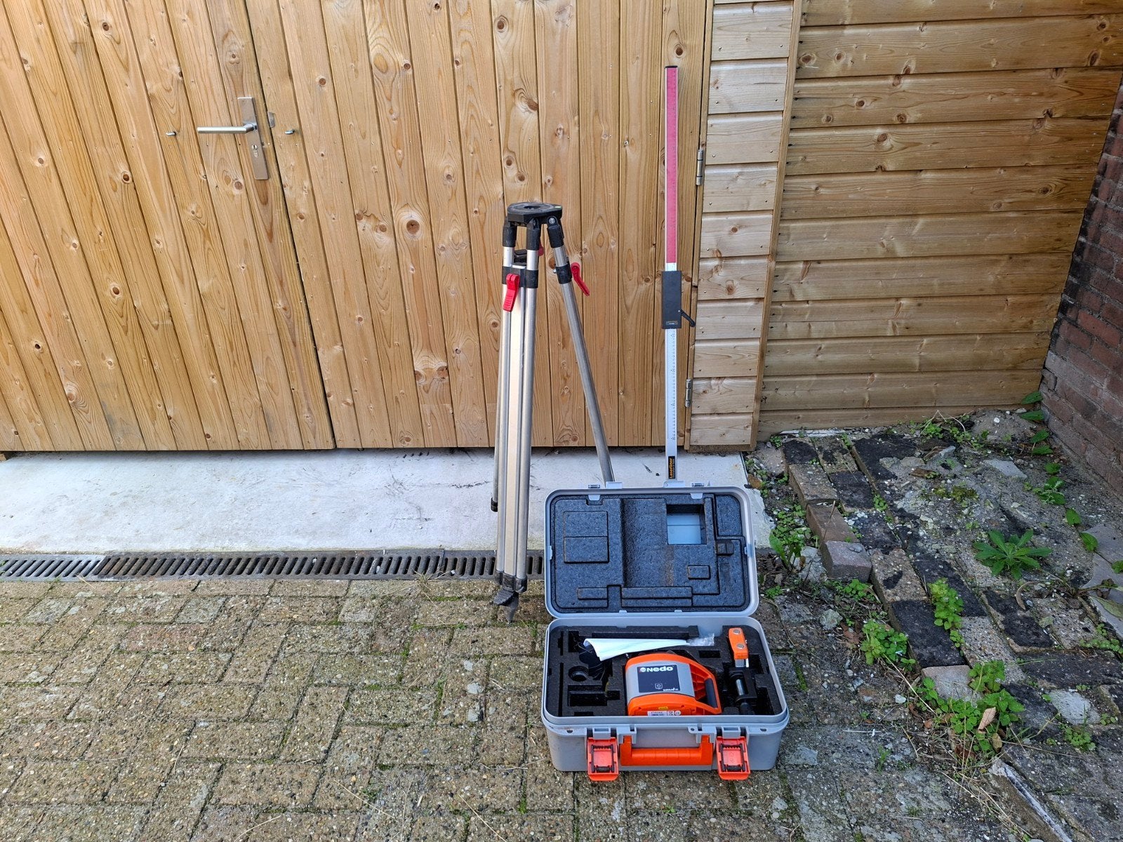 Nedo laser met baak en statief., Doe-het-zelf en Verbouw, Meetapparatuur, Ophalen of Verzenden, Zo goed als nieuw