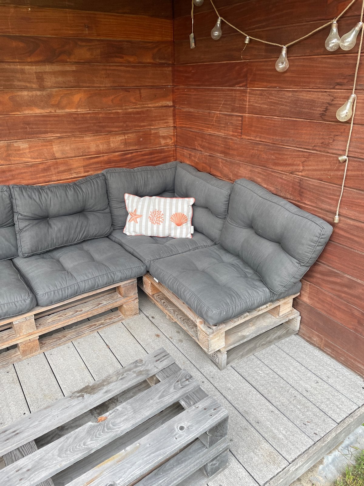 Loungeset van pallets met kussens 300 x 60, Ophalen, 5 zitplaatsen, Gebruikt, Loungeset