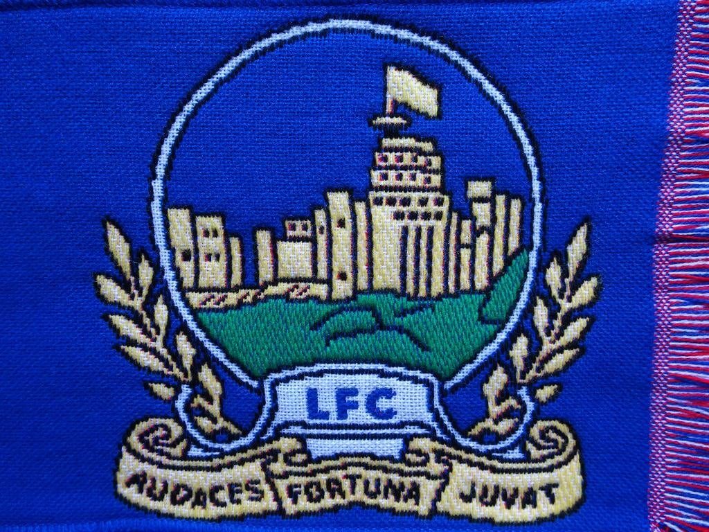 sjaal Linfield FC (Noord Ierland), Verzamelen, Sportartikelen en Voetbal, Ophalen of Verzenden, Nieuw, Buitenlandse clubs, Vaantje of Sjaal