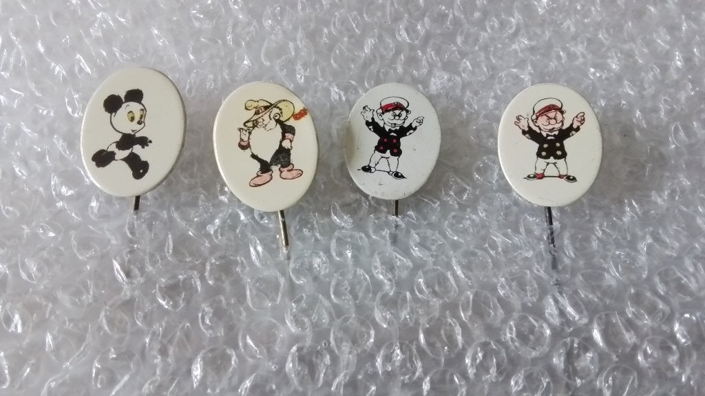 4 verschillende speldjes stripfiguren, Ophalen of Verzenden, Zo goed als nieuw, Overige onderwerpen