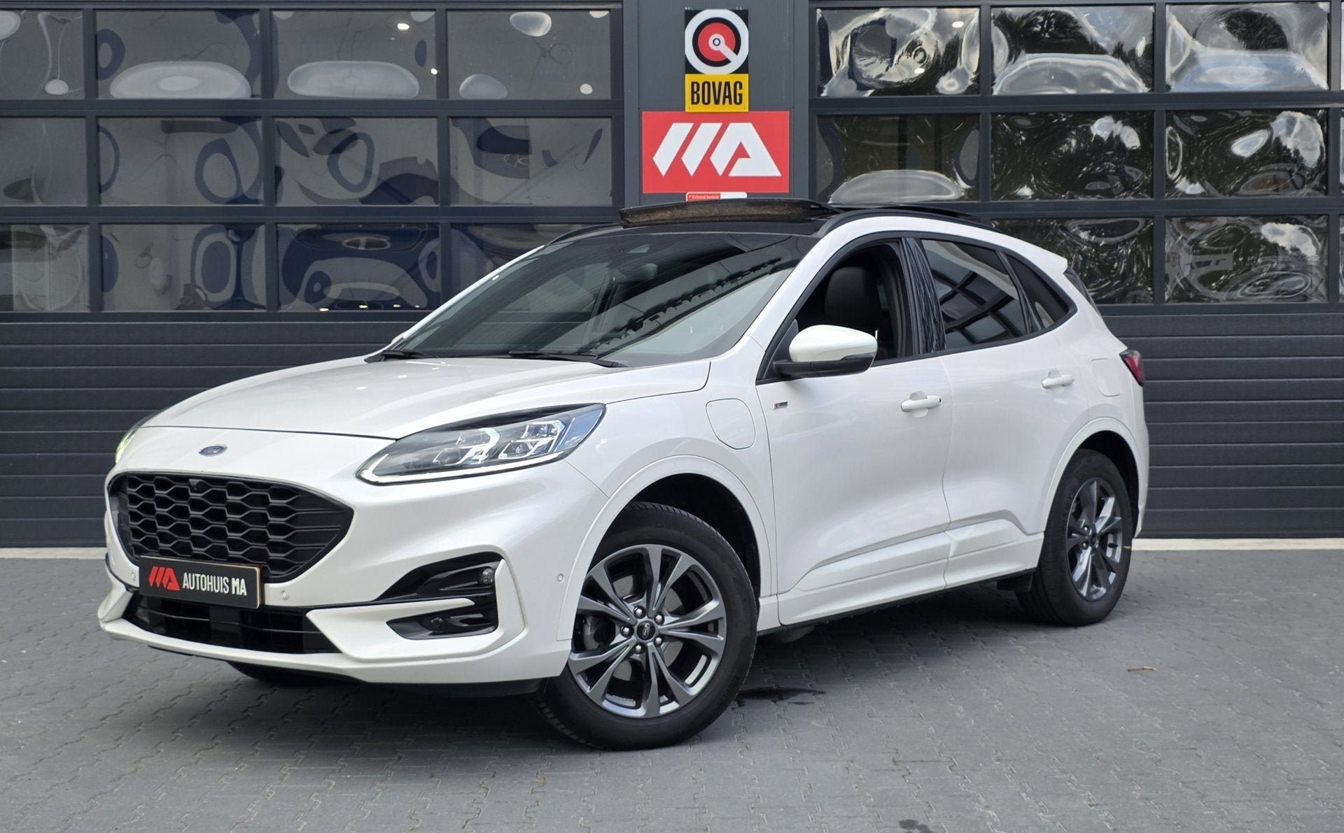 Ford Kuga 2.5 PHEV ST-Line X | PANO | TREKHAAK | ADAPTIVE |, Auto's, 14 kWh, Gebruikt, 4 cilinders, Leder en Stof