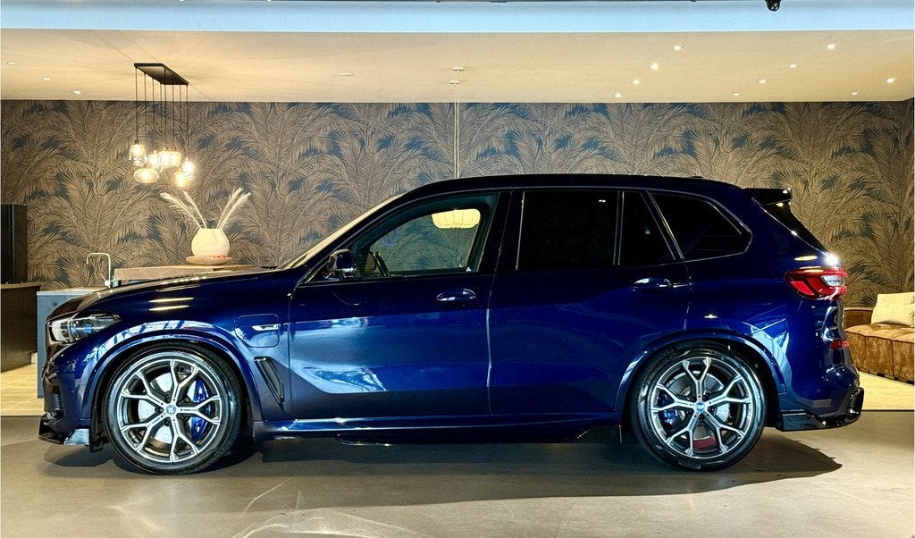 BMW X5 xDrive45e I M-Zetels I Luchtvering I SkyLounge I VOL!, Auto's, BMW, Gebruikt, Blauw, Leder, Vierwielaandrijving