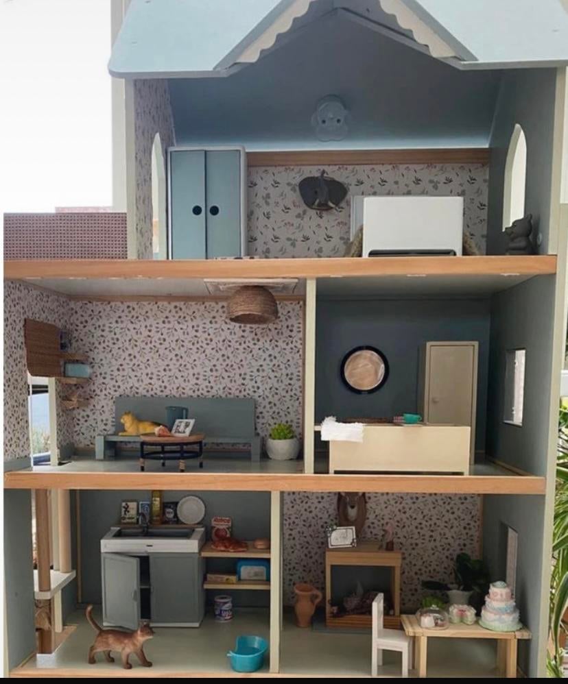 Poppenhuis met meubeltjes, Kinderen en Baby's, Speelgoed | Poppenhuizen, Ophalen of Verzenden, Zo goed als nieuw, Poppenhuis