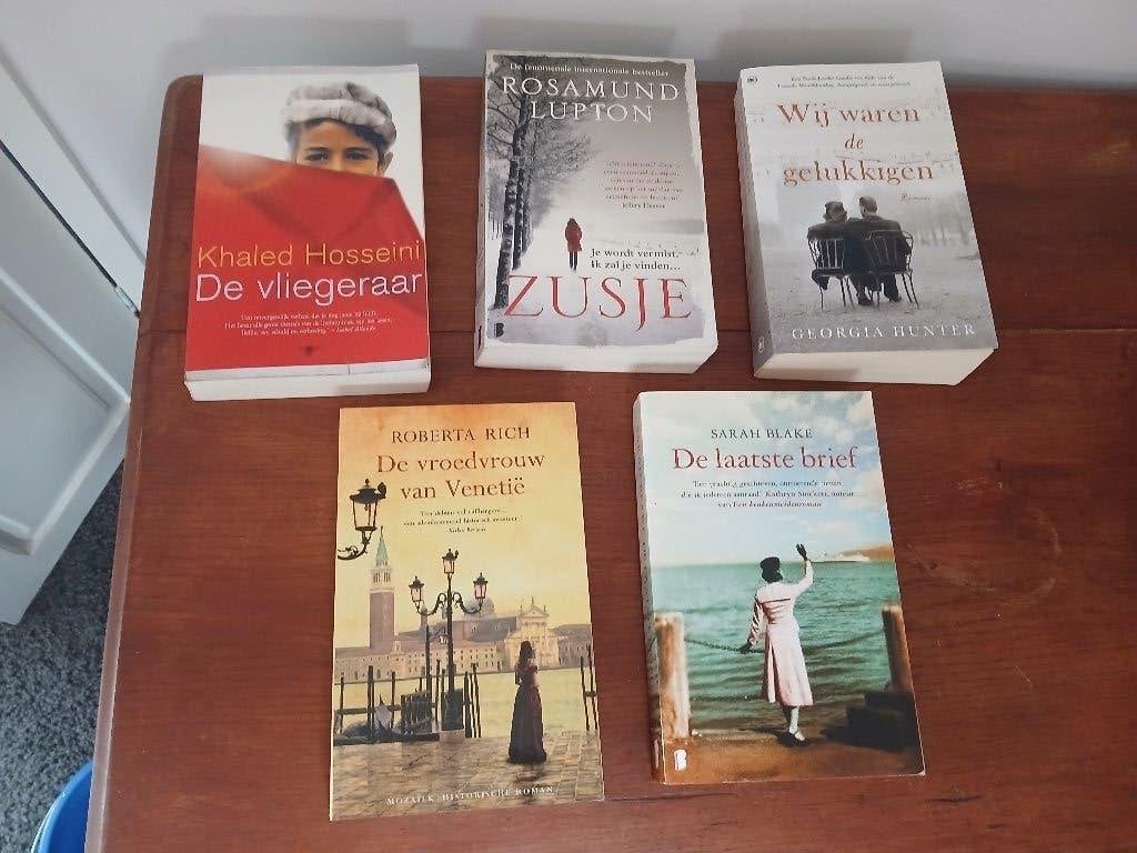 Stephen king,Dan Brown Lucinda Riley, Boeken, Ophalen, Zo goed als nieuw