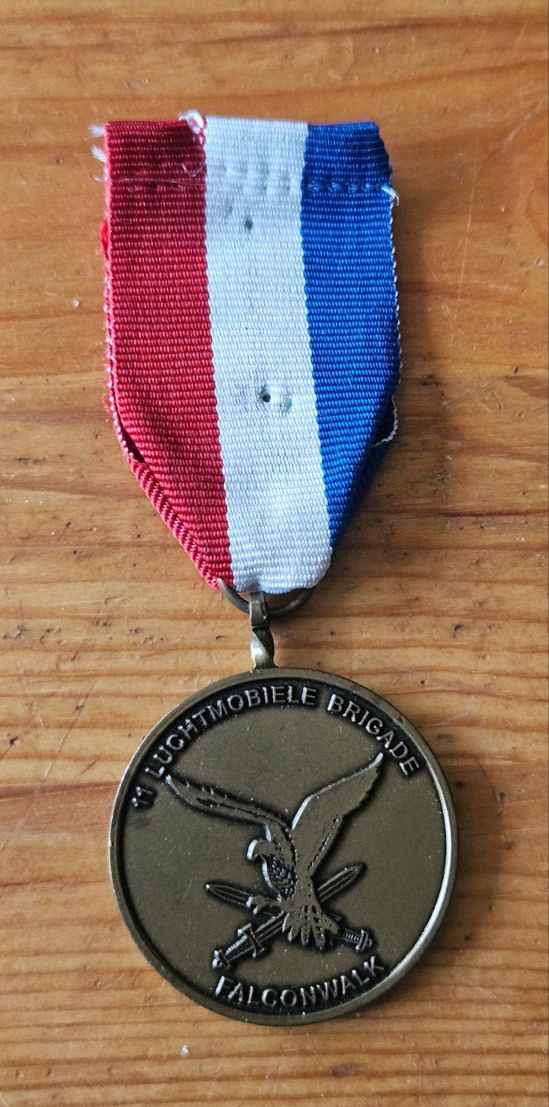 Medaille 11e Luchtmobiele Brigade 1e Falconwalk, Verzamelen, Militaria | Algemeen, Ophalen of Verzenden, Landmacht, Nederland